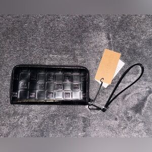 Steve Madden Patent Leather Black Wristlet